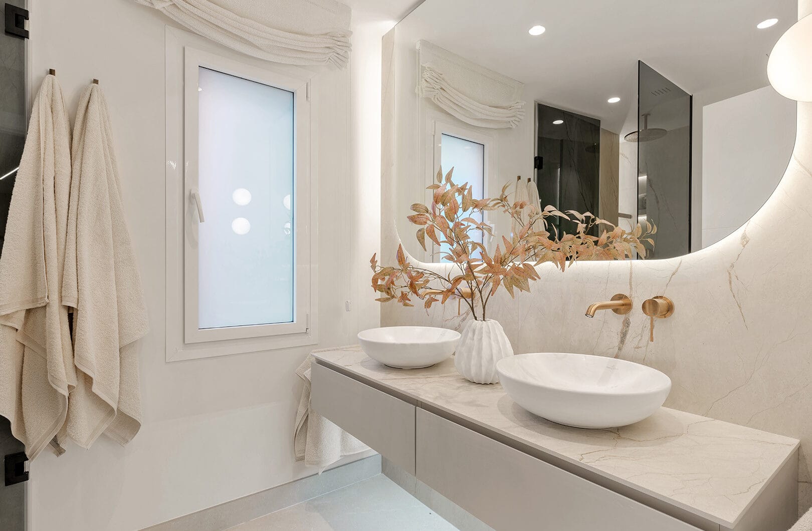 Beachfront Ground-Floor Apartment with Private Terrace in Menara Beach, Estepona