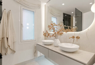 Beachfront Ground-Floor Apartment with Private Terrace in Menara Beach, Estepona