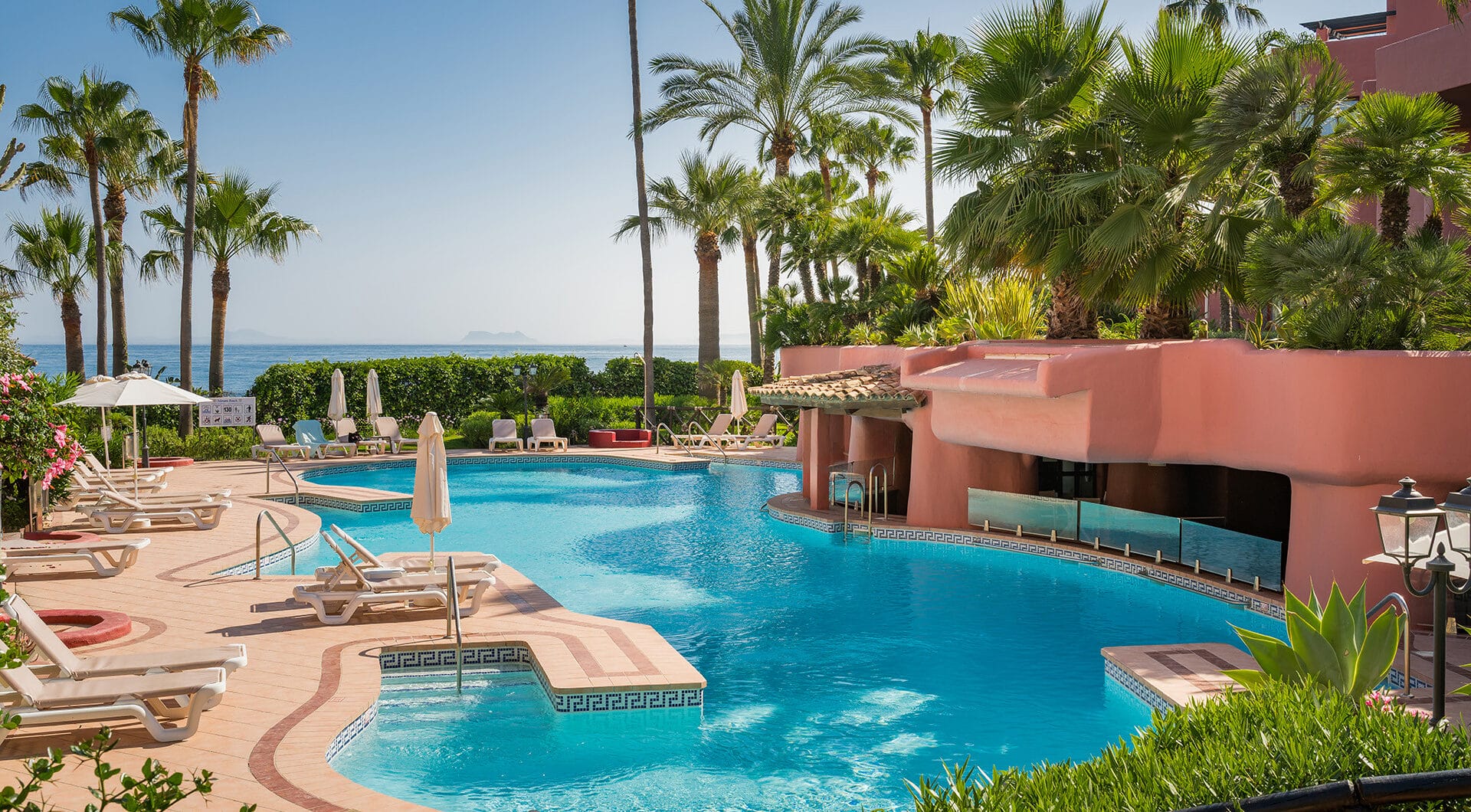 Beachfront Ground-Floor Apartment with Private Terrace in Menara Beach, Estepona