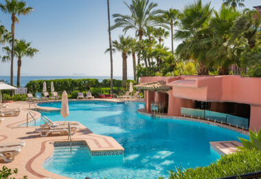 Beachfront Ground-Floor Apartment with Private Terrace in Menara Beach, Estepona