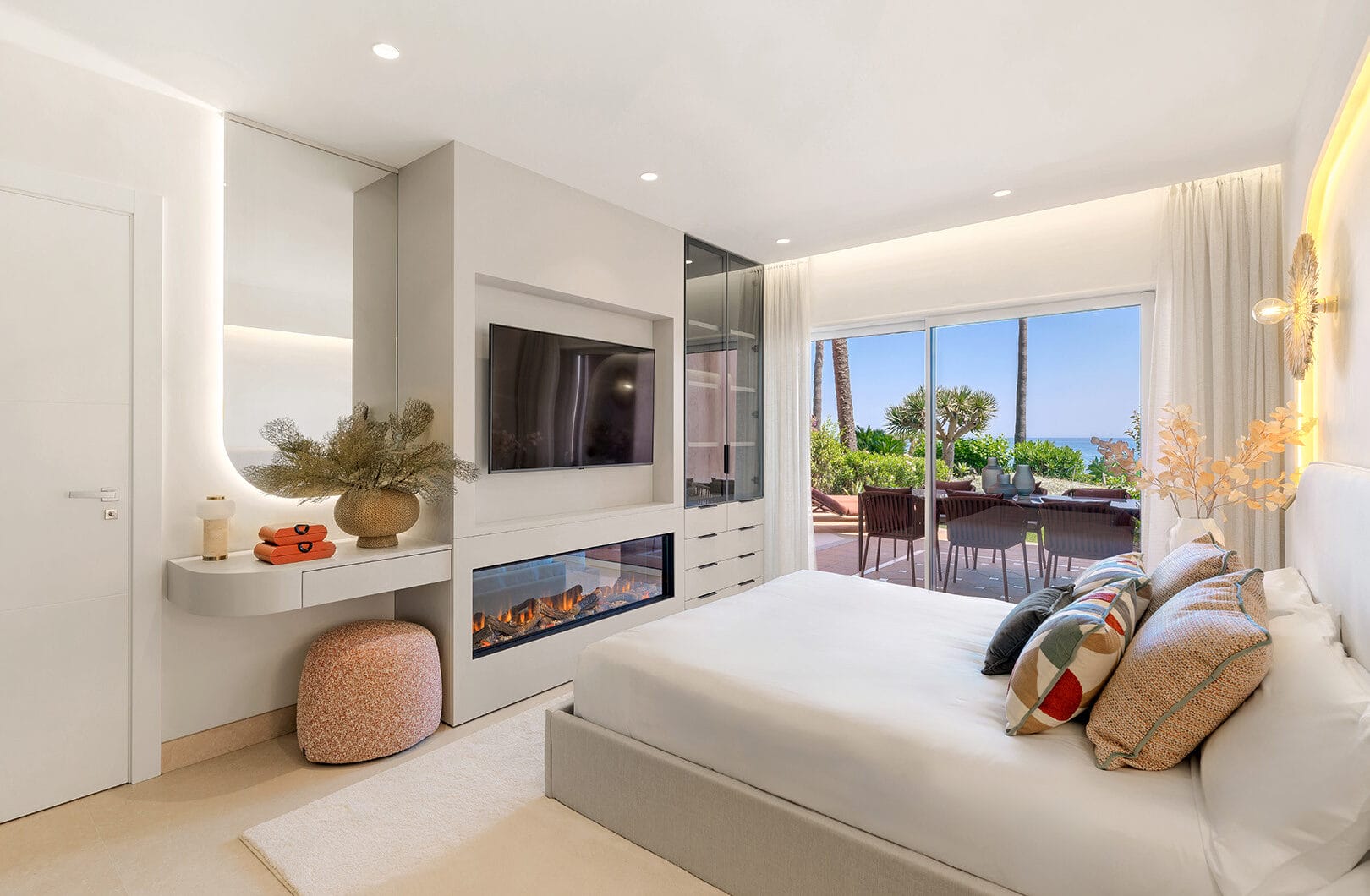 Beachfront Ground-Floor Apartment with Private Terrace in Menara Beach, Estepona