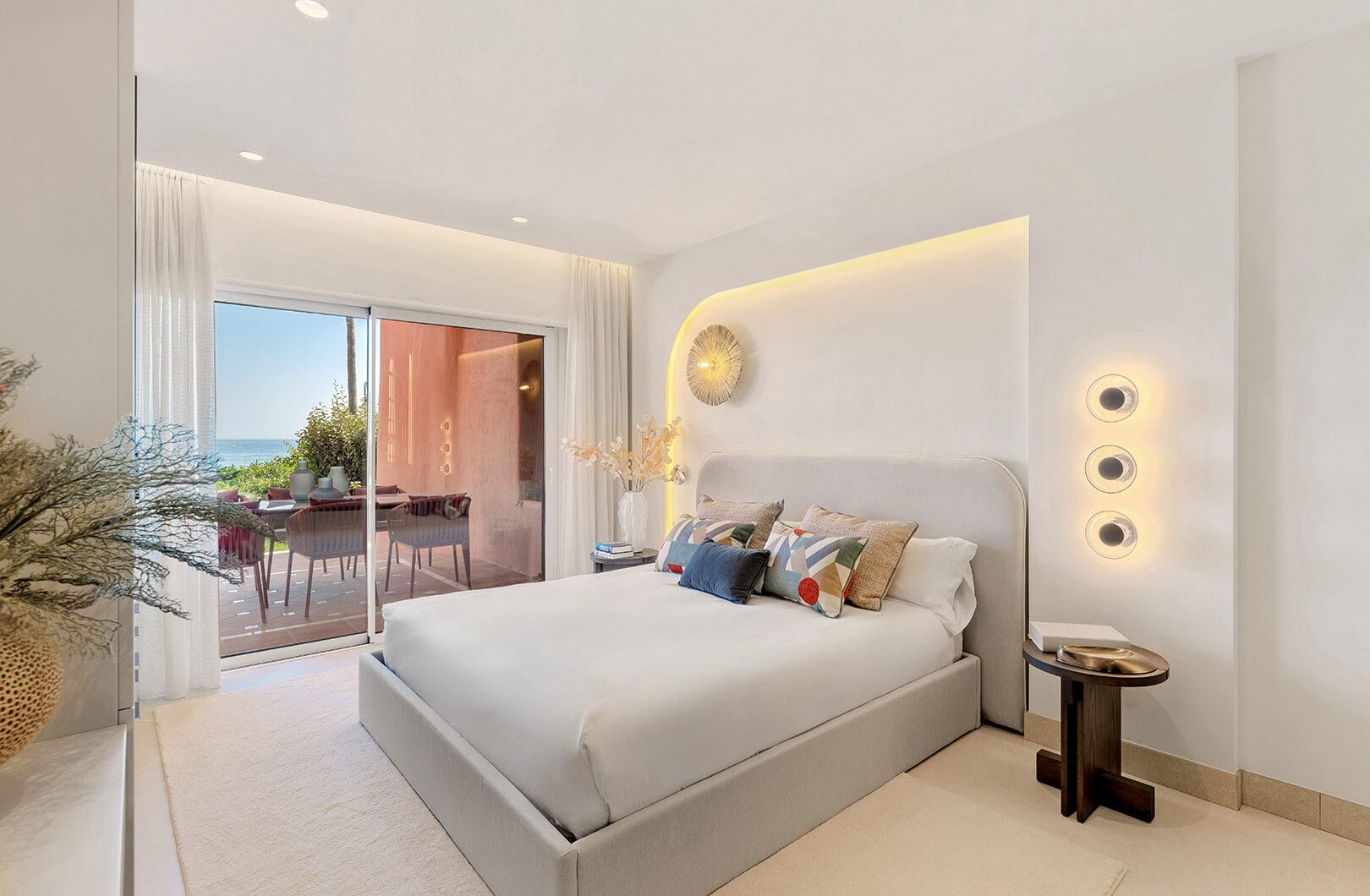 Beachfront Ground-Floor Apartment with Private Terrace in Menara Beach, Estepona