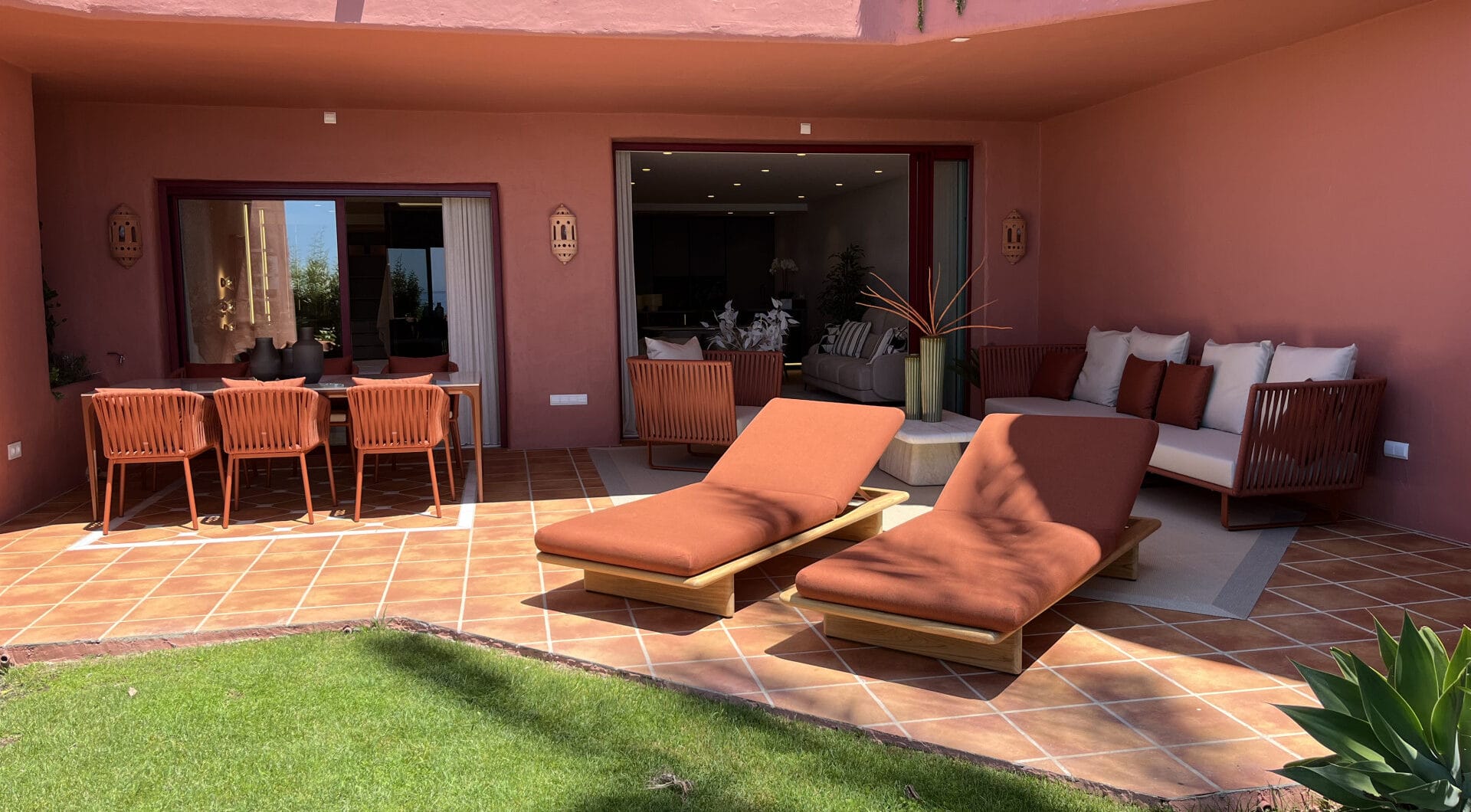 Beachfront Ground-Floor Apartment with Private Terrace in Menara Beach, Estepona