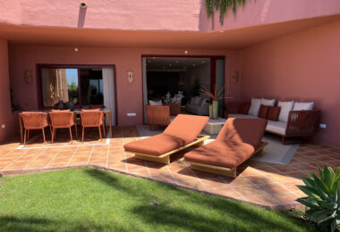 Beachfront Ground-Floor Apartment with Private Terrace in Menara Beach, Estepona