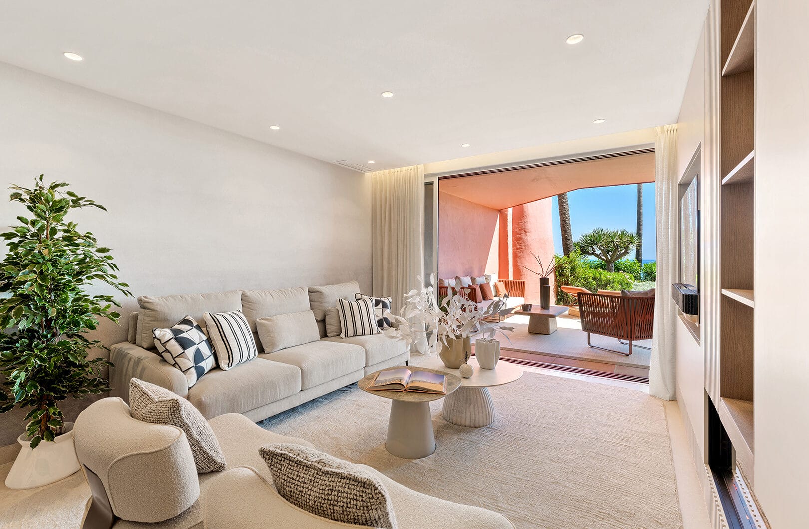 Beachfront Ground-Floor Apartment with Private Terrace in Menara Beach, Estepona