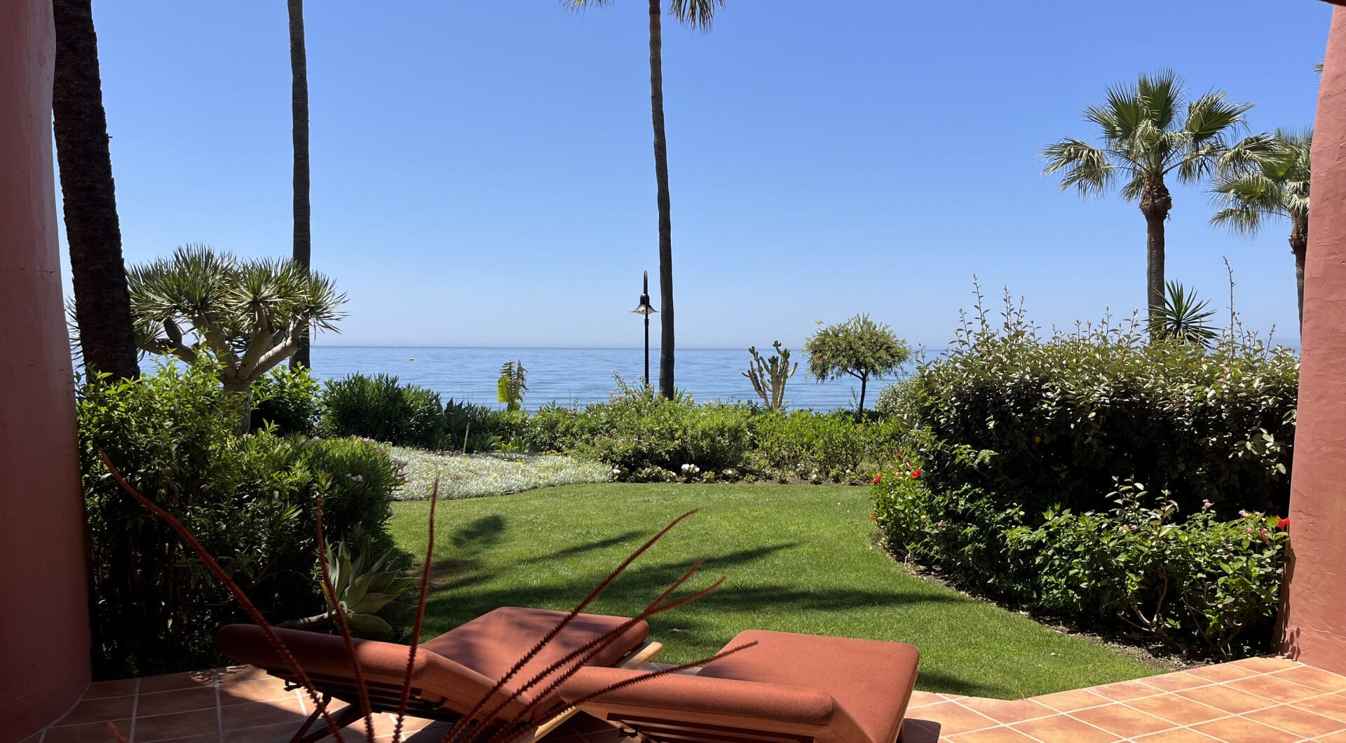 Beachfront Ground-Floor Apartment with Private Terrace in Menara Beach, Estepona