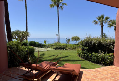 Beachfront Ground-Floor Apartment with Private Terrace in Menara Beach, Estepona