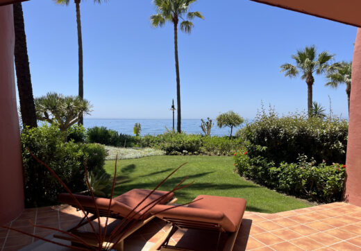 Beachfront Ground-Floor Apartment with Private Terrace in Menara Beach, Estepona