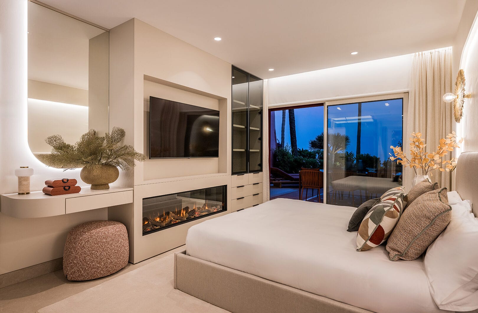 Beachfront Ground-Floor Apartment with Private Terrace in Menara Beach, Estepona