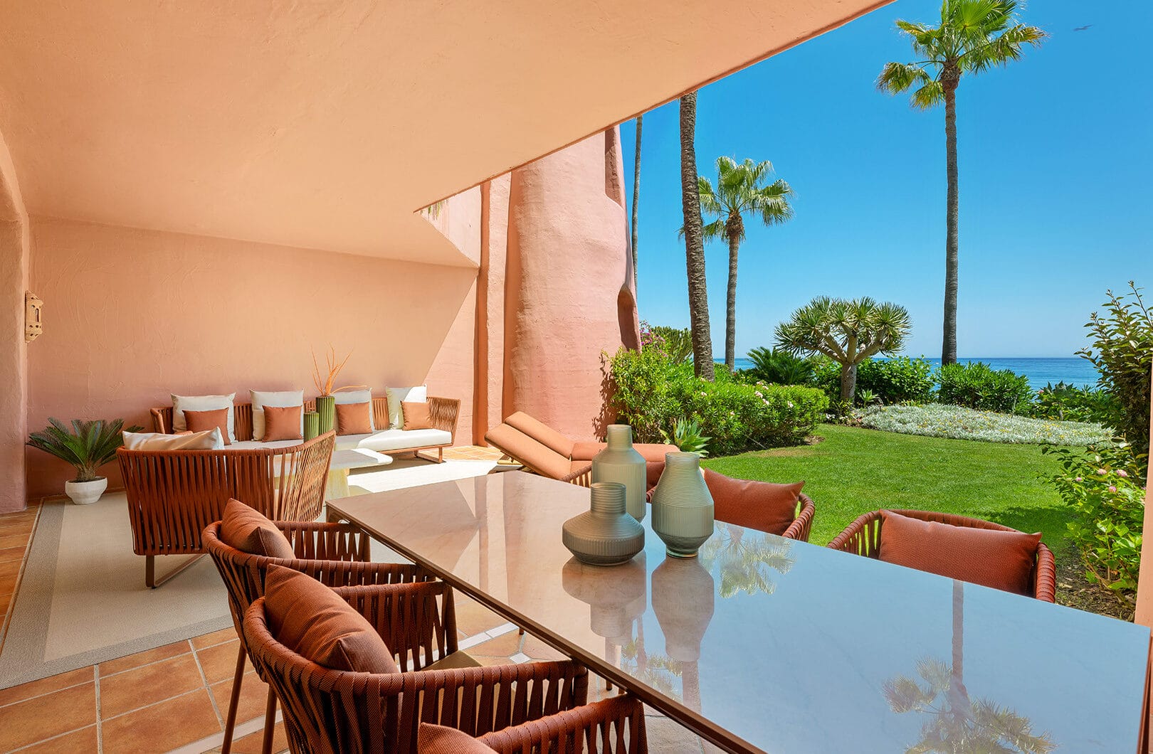Beachfront Ground-Floor Apartment with Private Terrace in Menara Beach, Estepona