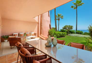 Beachfront Ground-Floor Apartment with Private Terrace in Menara Beach, Estepona