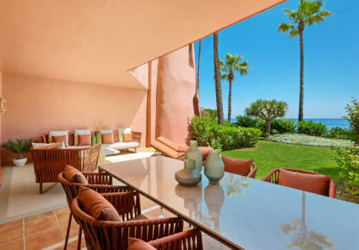 Beachfront Ground-Floor Apartment with Private Terrace in Menara Beach, Estepona