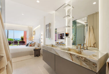 Beachfront Ground-Floor Apartment with Private Terrace in Menara Beach, Estepona