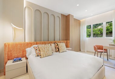 Elegant 3-Bedroom Beachfront Apartment in Rio Real Playa, Marbella