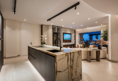 Elegant 3-Bedroom Beachfront Apartment in Rio Real Playa, Marbella
