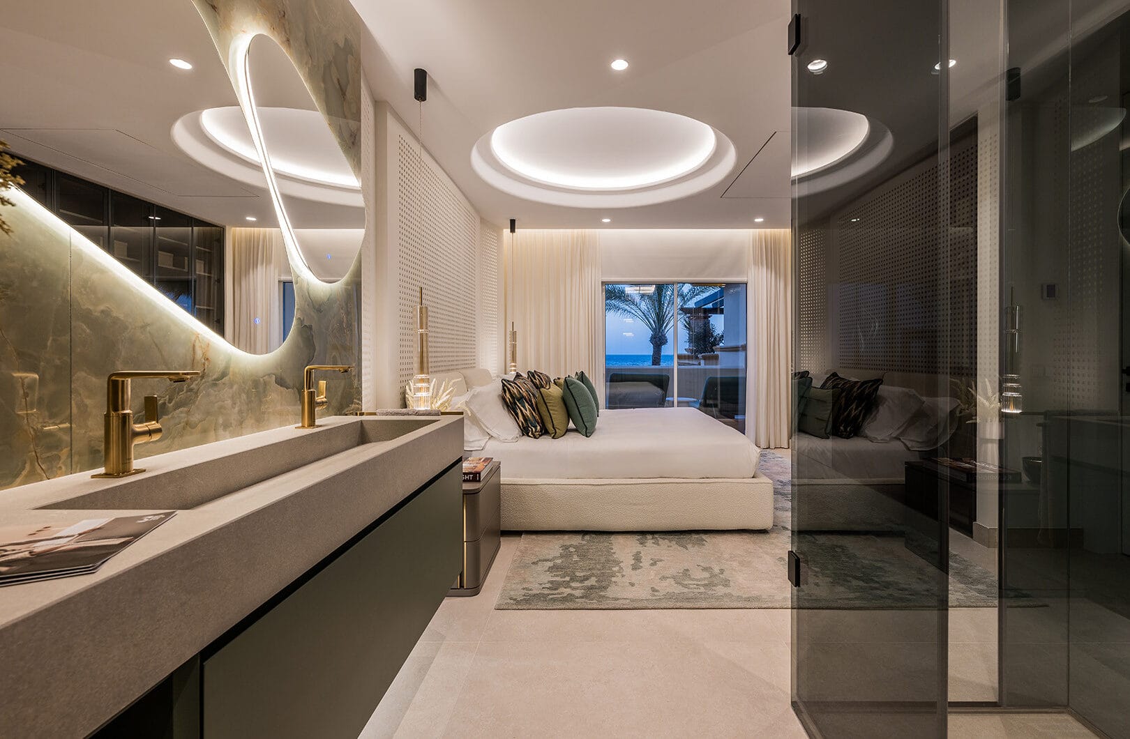 Elegant 3-Bedroom Beachfront Apartment in Rio Real Playa, Marbella