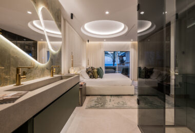 Elegant 3-Bedroom Beachfront Apartment in Rio Real Playa, Marbella
