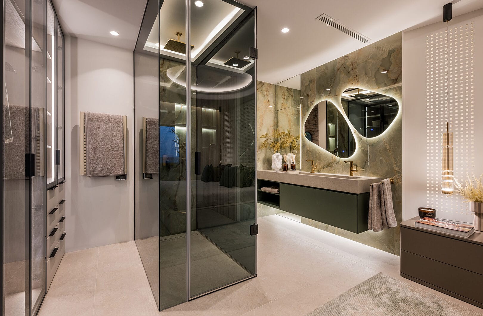 Elegant 3-Bedroom Beachfront Apartment in Rio Real Playa, Marbella