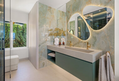 Elegant 3-Bedroom Beachfront Apartment in Rio Real Playa, Marbella