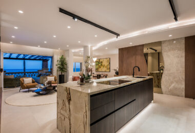 Elegant 3-Bedroom Beachfront Apartment in Rio Real Playa, Marbella