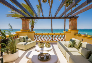 Elegant 3-Bedroom Beachfront Apartment in Rio Real Playa, Marbella