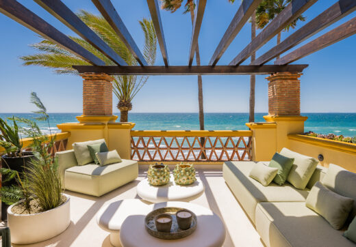 Elegant 3-Bedroom Beachfront Apartment in Rio Real Playa, Marbella