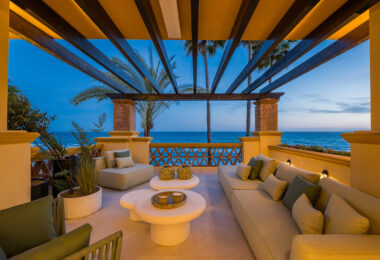 Elegant 3-Bedroom Beachfront Apartment in Rio Real Playa, Marbella