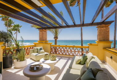 Elegant 3-Bedroom Beachfront Apartment in Rio Real Playa, Marbella