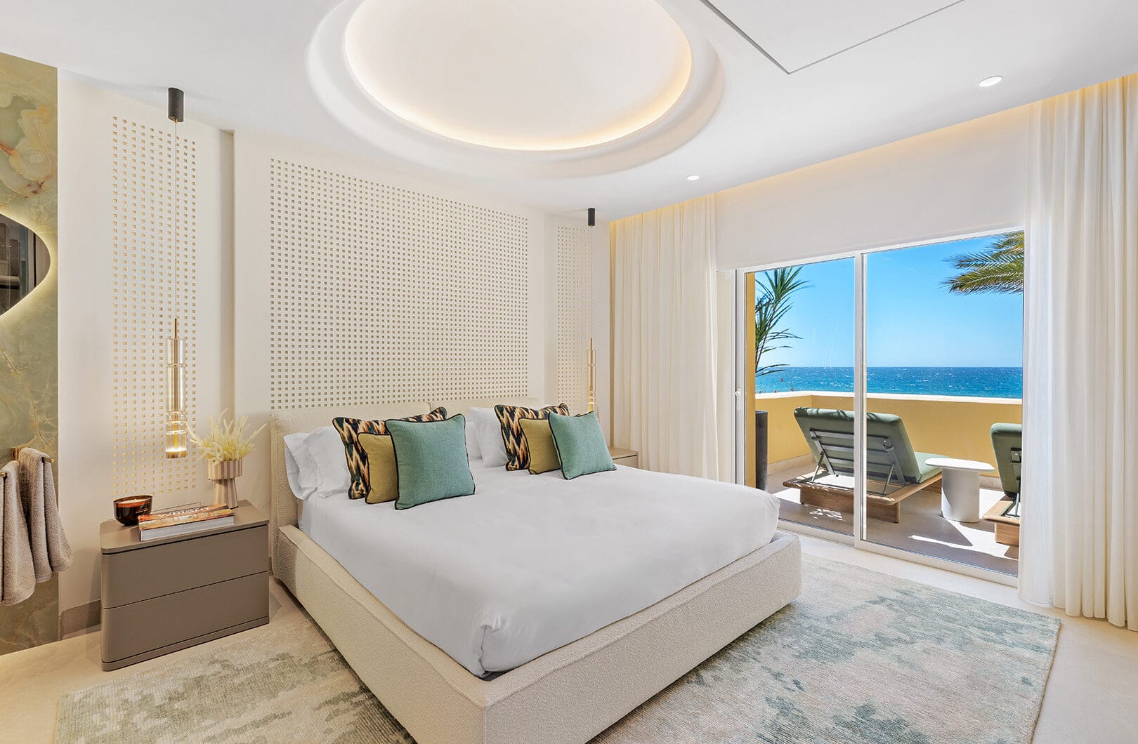 Elegant 3-Bedroom Beachfront Apartment in Rio Real Playa, Marbella