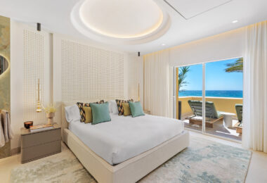 Elegant 3-Bedroom Beachfront Apartment in Rio Real Playa, Marbella