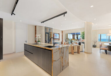 Elegant 3-Bedroom Beachfront Apartment in Rio Real Playa, Marbella