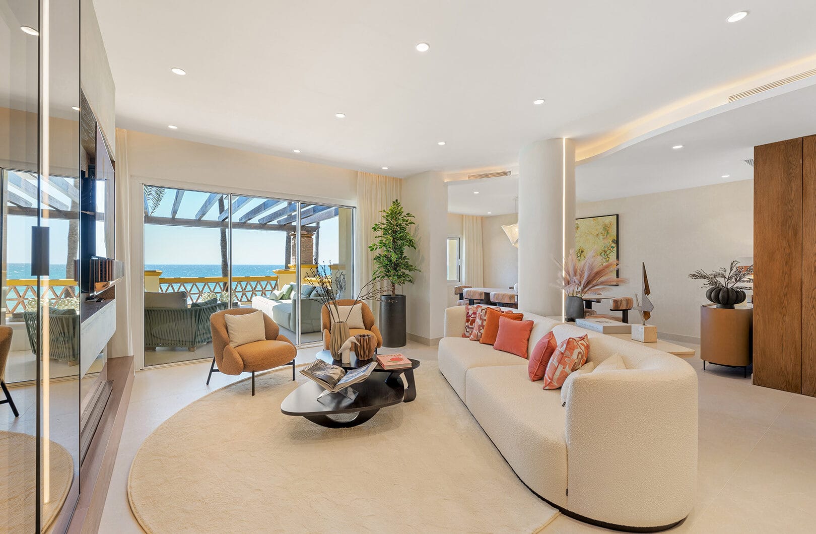 Elegant 3-Bedroom Beachfront Apartment in Rio Real Playa, Marbella