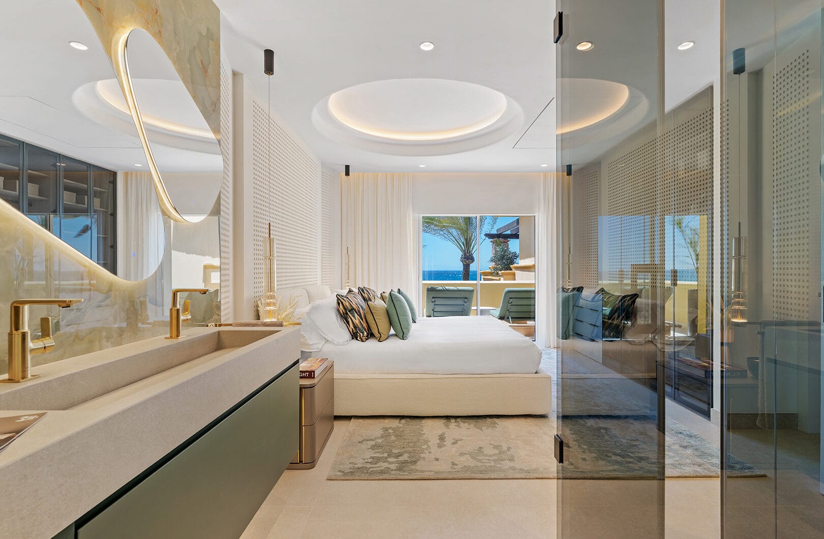 Elegant 3-Bedroom Beachfront Apartment in Rio Real Playa, Marbella