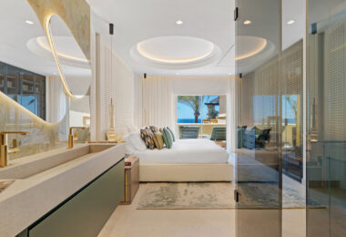 Elegant 3-Bedroom Beachfront Apartment in Rio Real Playa, Marbella