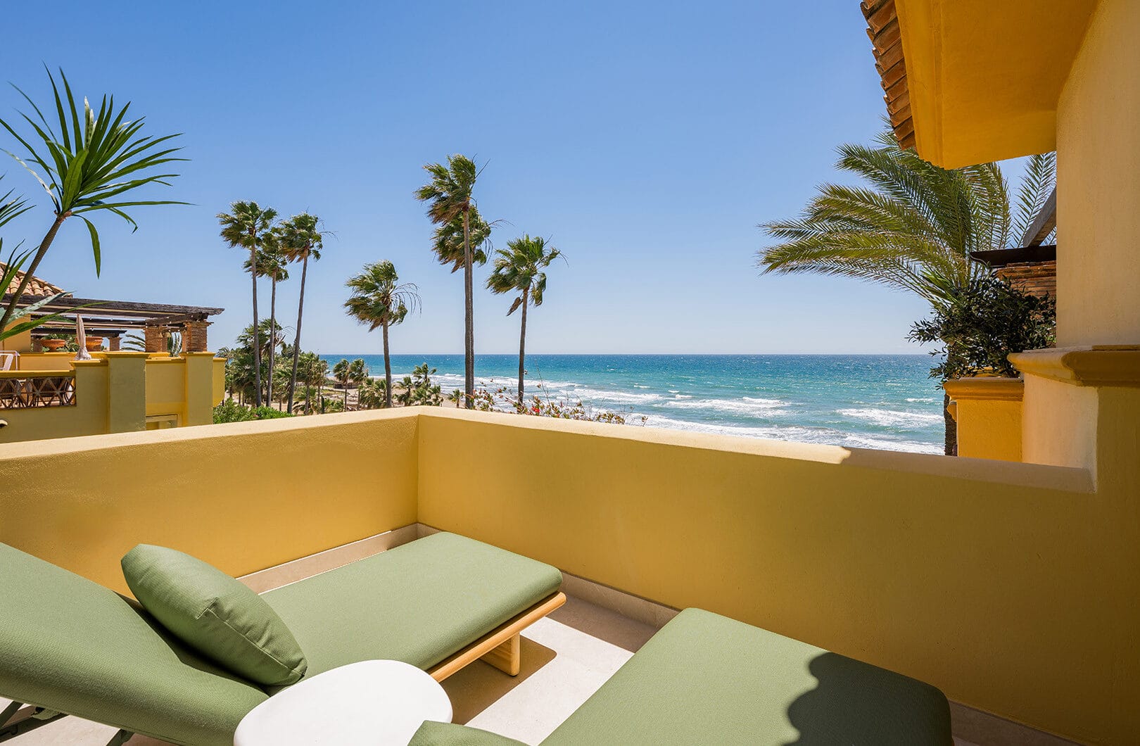 Elegant 3-Bedroom Beachfront Apartment in Rio Real Playa, Marbella