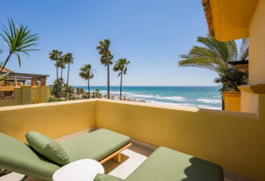 Elegant 3-Bedroom Beachfront Apartment in Rio Real Playa, Marbella