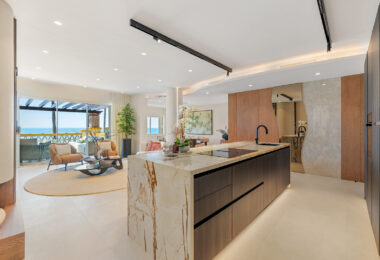 Elegant 3-Bedroom Beachfront Apartment in Rio Real Playa, Marbella