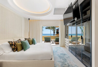 Elegant 3-Bedroom Beachfront Apartment in Rio Real Playa, Marbella