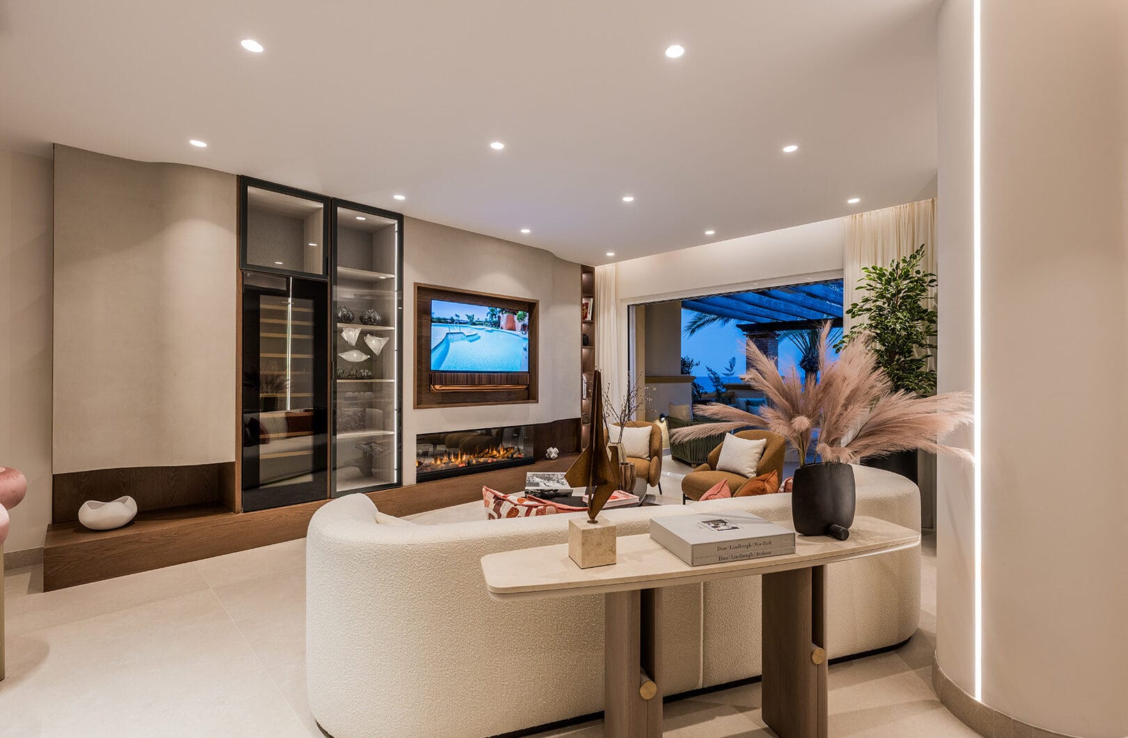 Elegant 3-Bedroom Beachfront Apartment in Rio Real Playa, Marbella