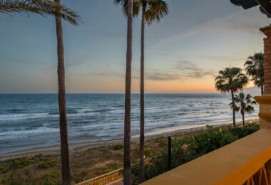 Elegant 3-Bedroom Beachfront Apartment in Rio Real Playa, Marbella