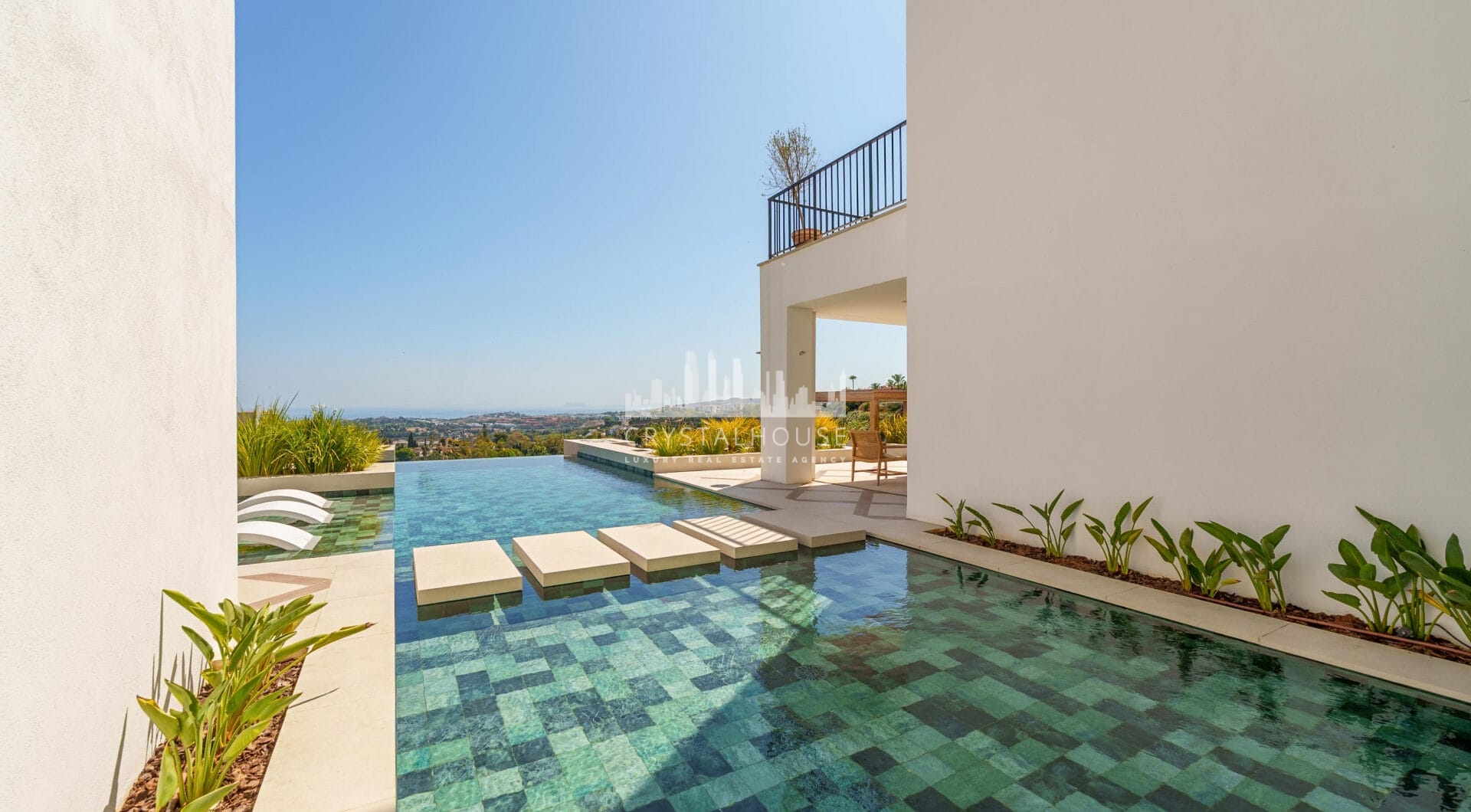 Villa Cina occupies a privileged position within The Hills, La Quinta