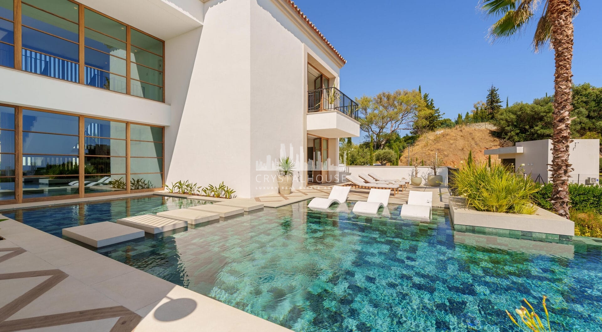 Villa Cina occupies a privileged position within The Hills, La Quinta