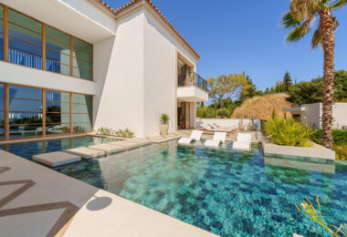 Villa Cina occupies a privileged position within The Hills, La Quinta