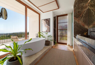 Villa Cina occupies a privileged position within The Hills, La Quinta