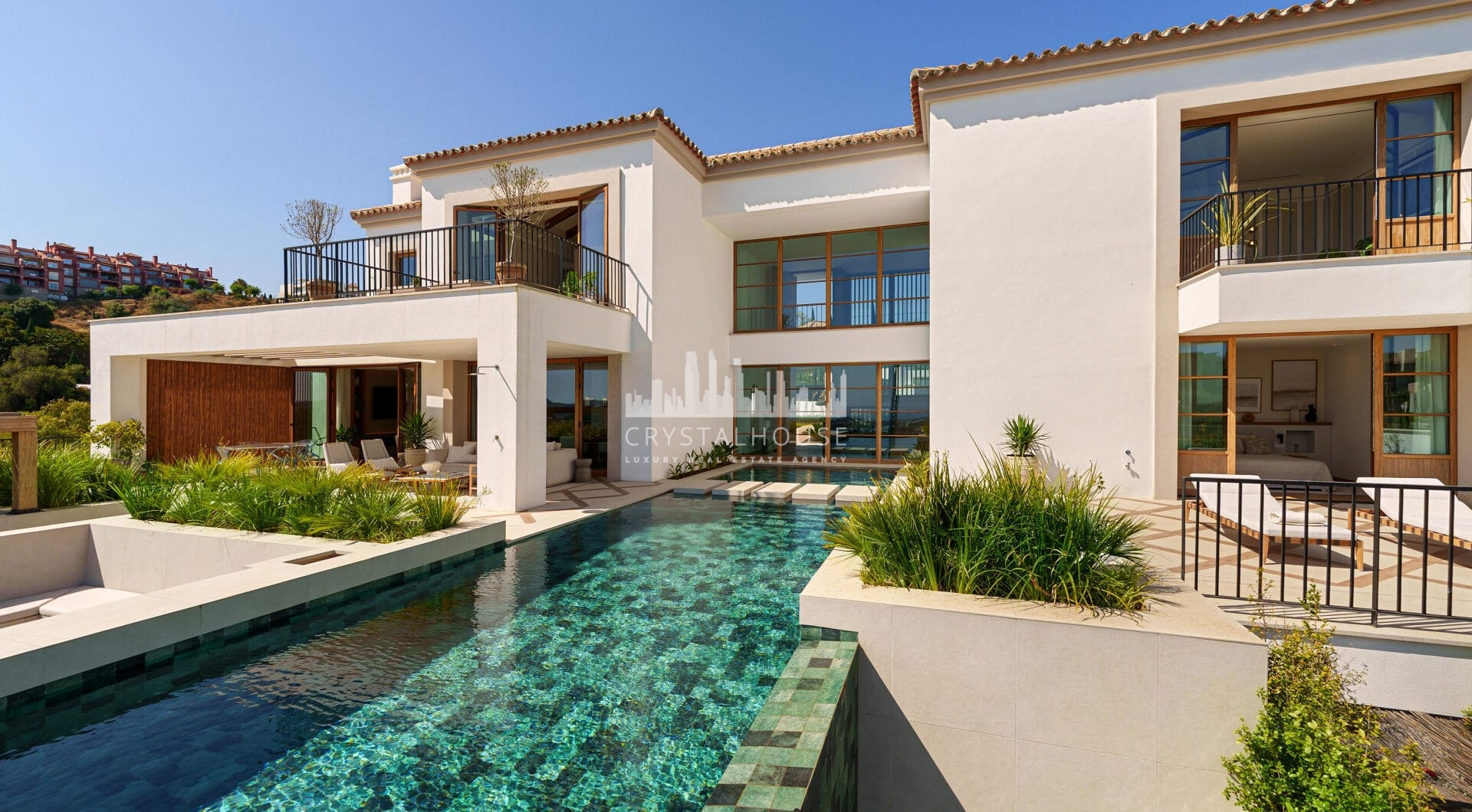 Villa Cina occupies a privileged position within The Hills, La Quinta