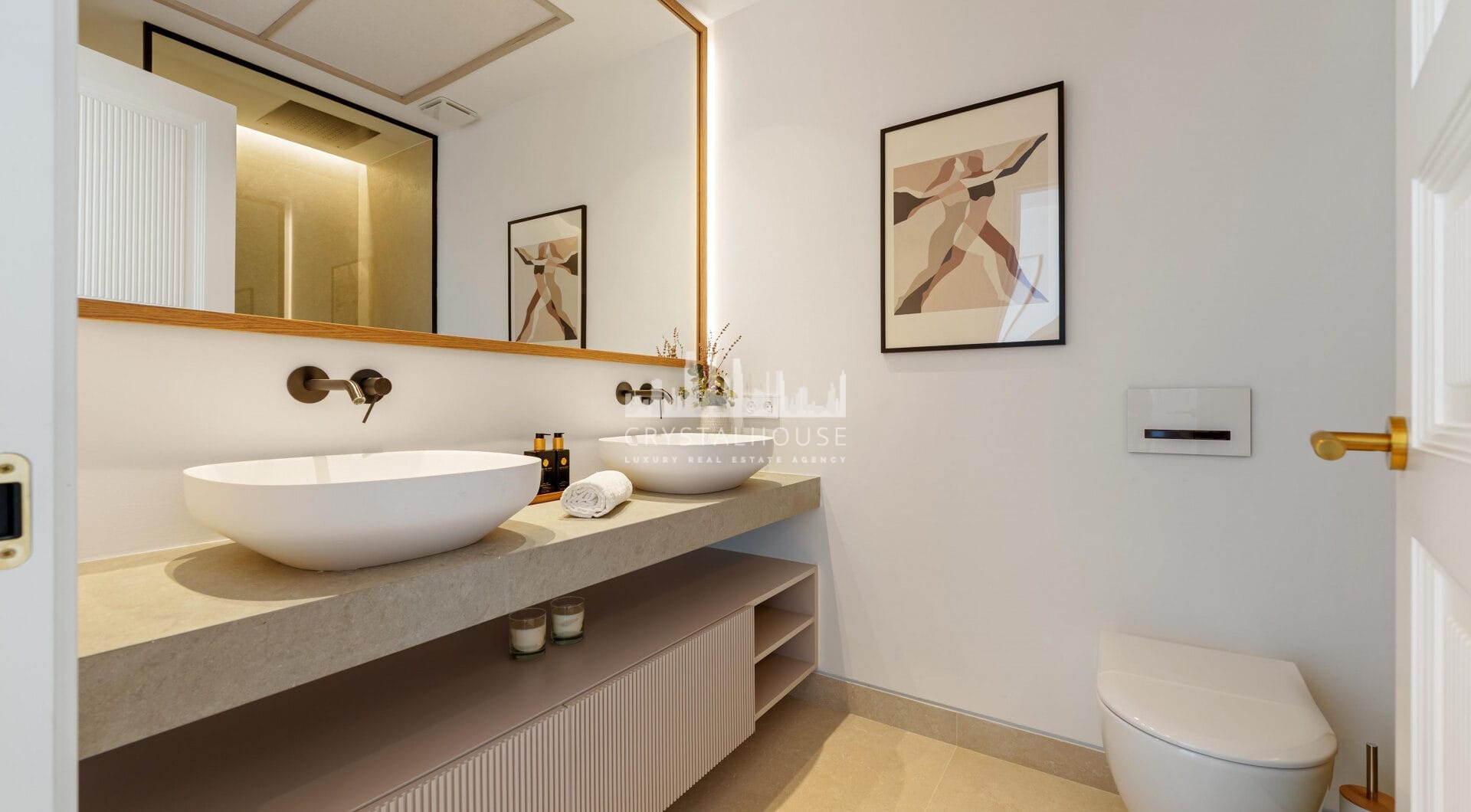 Villa Cina occupies a privileged position within The Hills, La Quinta