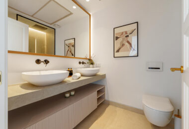 Villa Cina occupies a privileged position within The Hills, La Quinta