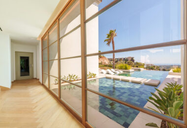 Villa Cina occupies a privileged position within The Hills, La Quinta