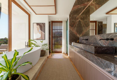 Villa Cina occupies a privileged position within The Hills, La Quinta