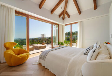 Villa Cina occupies a privileged position within The Hills, La Quinta